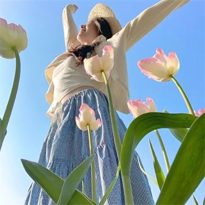 当我往前走之时偶尔会瞥到一缕美丽之景